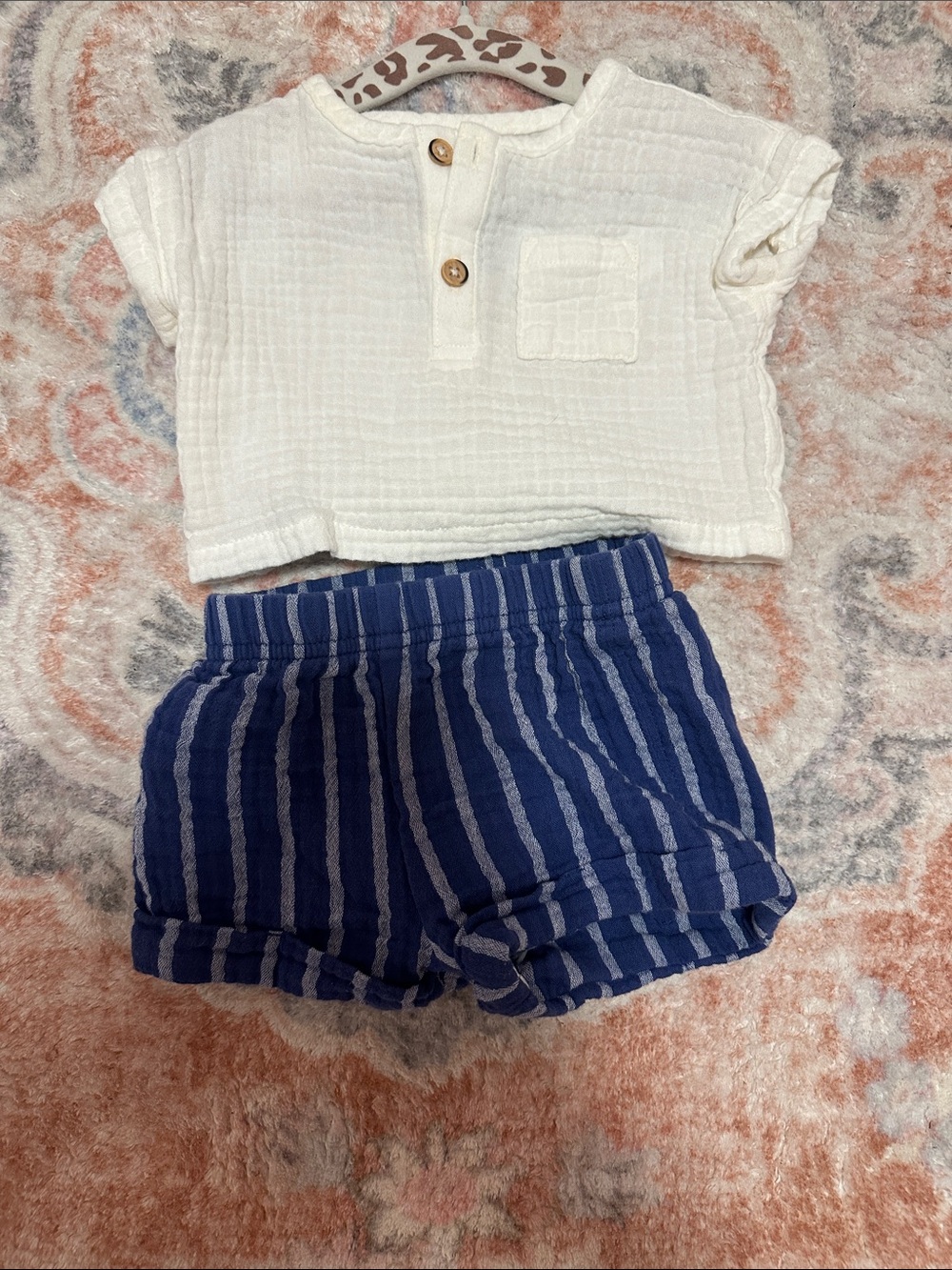 Cat & Jack baby top and shorts set size 0-3 months